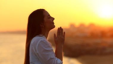 Oração da manhã: como estabelecer uma rotina e as melhores orações para você!