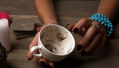 Cafeomancia: Como a borra do café revela o seu futuro