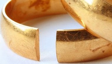 Sonhar com aliança quebrada