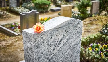 Significado de sonhar com alguém morrendo