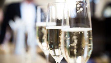 Sonhar com taça de champanhe