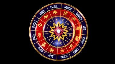 Há uma roda do Zodíaco com os símbolos dos signos ao redor.