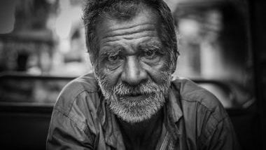 Imagem em preto e branco de um senhor idoso, simbolizando a figura do Pai Cipriano da Umbanda.