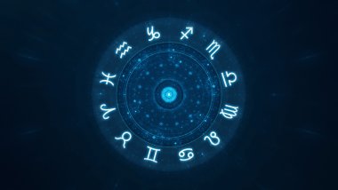 Há uma Roda do Zodíaco com os símbolos dos signos em volta.