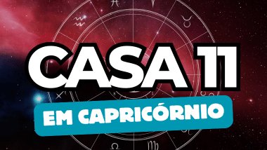 Há um escrito grande "CASA 11" no centro da imagem. Embaixo e um pouco menor, há um escrito "EM CAPRICÓRNIO". Ao fundo, há o universo e uma roda do zodíaco.