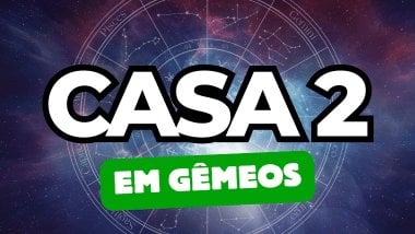 Há um escrito grande "CASA 2" no centro da imagem. Embaixo e um pouco menor, há um escrito "EM GÊMEOS". Ao fundo, há o universo e uma roda do zodíaco.