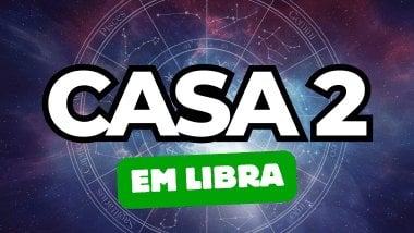 Há um escrito grande "CASA 2" no centro da imagem. Embaixo e um pouco menor, há um escrito "EM LIBRA". Ao fundo, há o universo e uma roda do zodíaco.