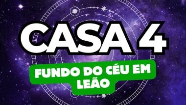 Há um escrito grande "CASA 4" no centro da imagem. Embaixo e um pouco menor, há um escrito "FUNDO DO CÉU EM LEÃO". Ao fundo, há o universo e círculos com ícones de planetas e estrelas.