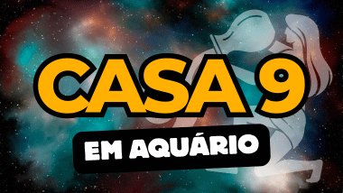 Há um escrito grande "CASA 9" no centro da imagem. Embaixo e um pouco menor, há um escrito "EM AQUÁRIO". Ao fundo, há o universo e uma imagem do símbolo de Aquário.