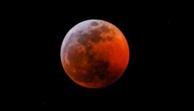 Eclipse Lunar em Touro — 08 de novembro de 2022