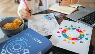 Horóscopo do dia de hoje (23/11): previsões dos signos para sábado