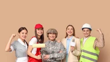 Imagem de cinco mulheres cada uma com sua profissão.