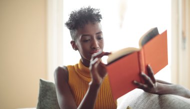 Horóscopo do dia: previsões de hoje (02/12) para os signos - Evite os excessos