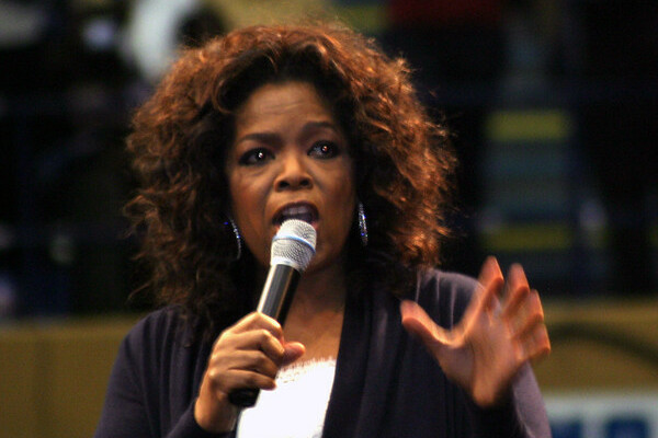 Apresentadora Oprah Winfrey numa palestra