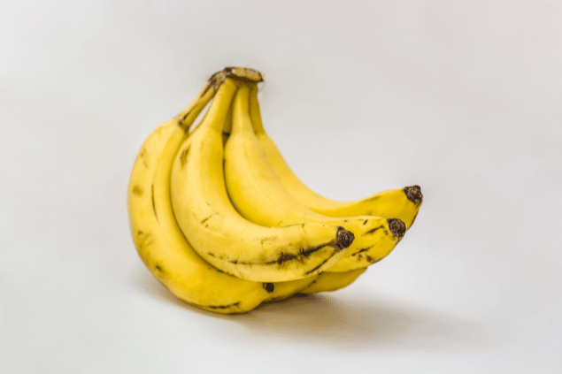 Cacho de banana madura