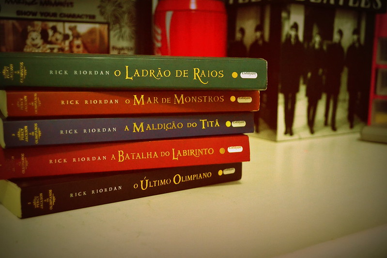 Livros da série Percy Jackson.