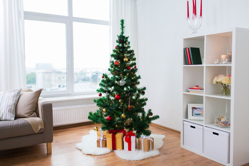Árvore de Natal em sala de estar