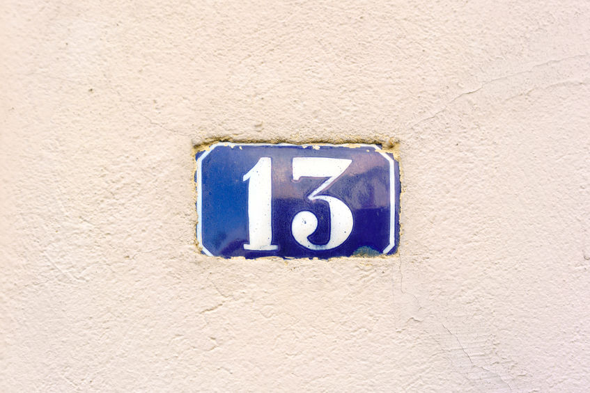 Número 13 em parede