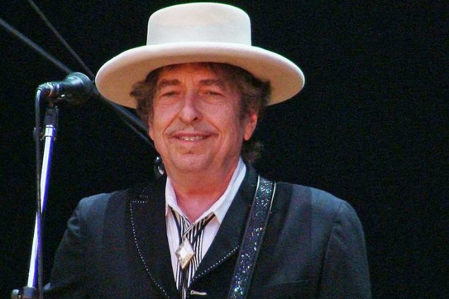 Cantor Bob Dylan no palco.