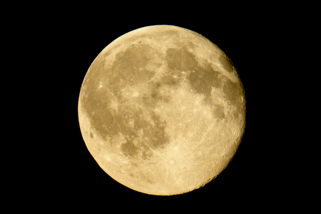 Lua Cheia no meio do céu