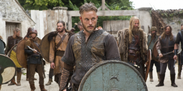 Ator Travis Fimmel como a personagem Ragnar