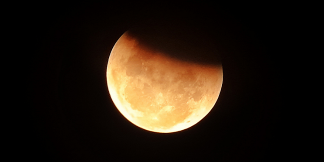 lua durante eclipse lunar