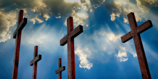 Imagem com diversas cruzes, fazendo referência ao cristianismo
