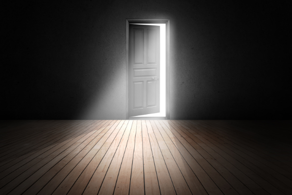 Imagem de uma porta aberta