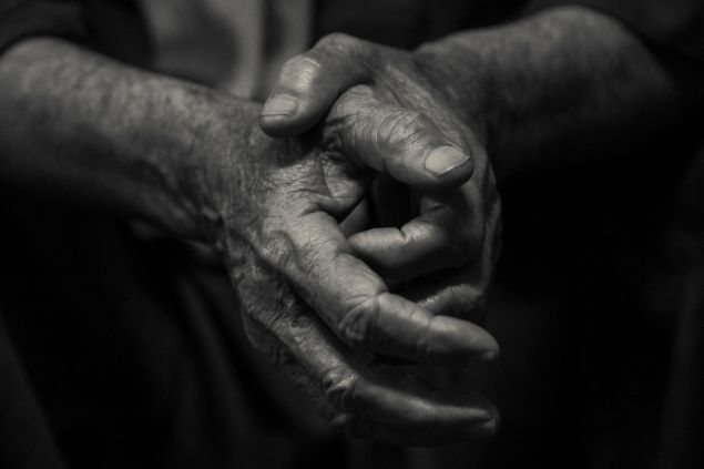 Imagem das mãos do preto velho na Umbanda.