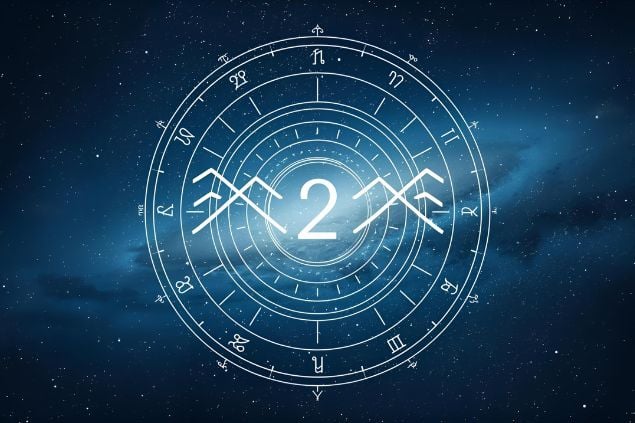 Canva/horoscopovIrtuAl Imagem do glifo de aquário com o número 2 no centro de uma mandala astrológica com fundo do universo.