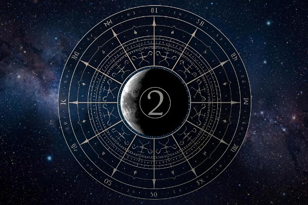 Canva/horoscopovIrtuAl Imagem de Lilith que é associada ao lado obscuro da Lua em uma mandala astrológica com o número 2 no centro da mandala. O fundo da imagem deve ter o universo.