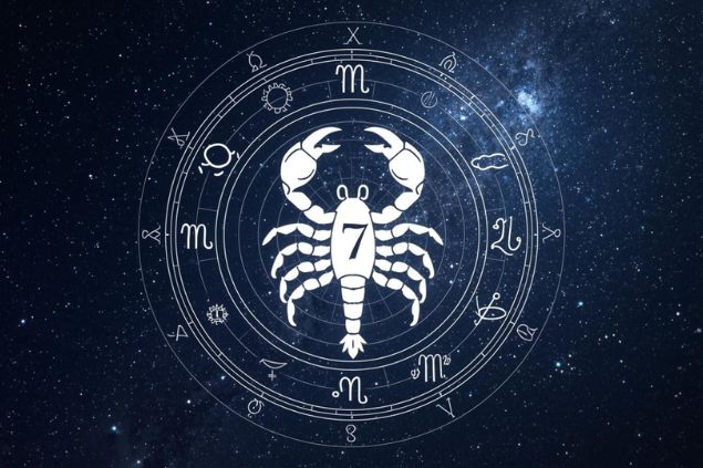 Imagem do glifo de escorpião junto com o número 7 posicionados no centro de uma mandala astrológica com fundo do universo.