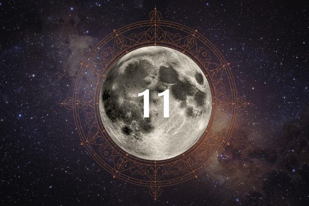Imagem da Lua em uma mandala astrológica com o número 11 no centro e ao fundo, o universo.