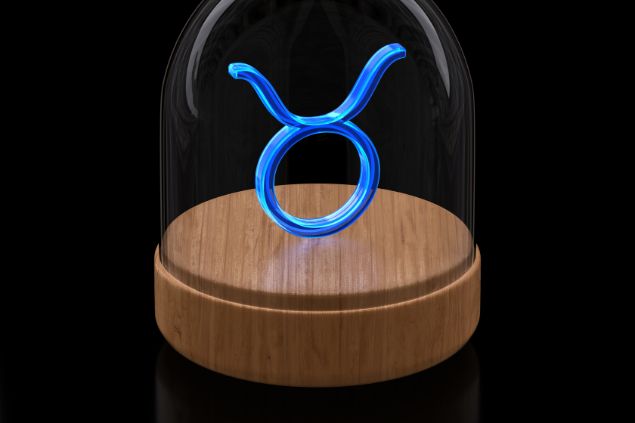 Roydee / Getty Images Signature / Canva Imagem do logo iluminado do signo de touro dentro de uma cúpula de vidro.