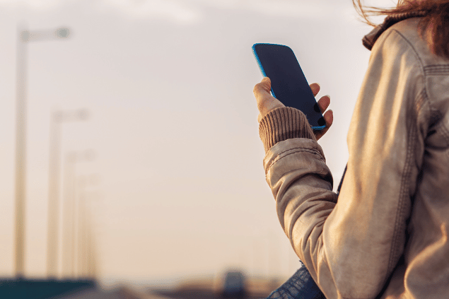 Kerkez de Getty Images Pro / Canva Mulher seguindo sonhos