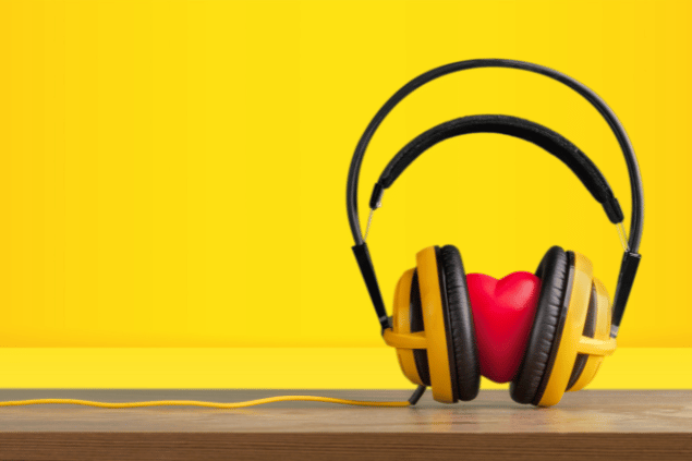 (edição) HV no Canva Pro / (fundo) ??????jes2ufoto / (elementos) Billion Photos Conceito de escutar o próprio coração.