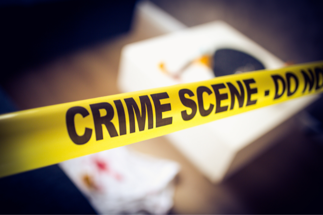 Faixa de cena do crime em destaque na foto