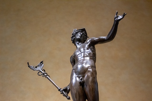 Estátua do deus grego Hermes