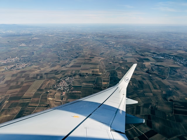 Vista da janela de avião.