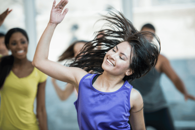 FatCamera de Getty Images Signature no Canva Mulher dançando