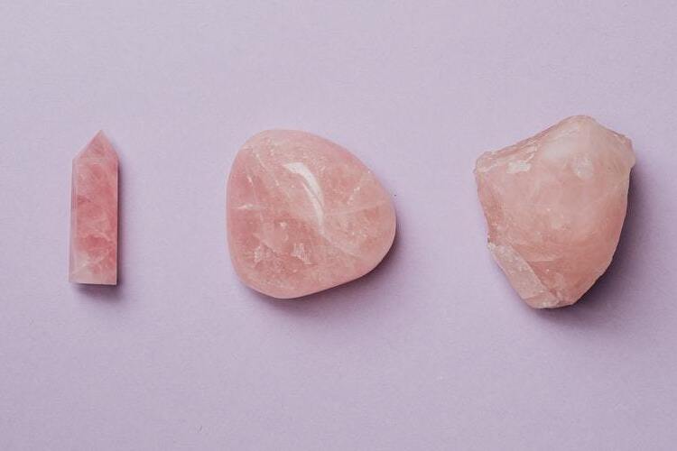 Pedras de quartzo rosa.