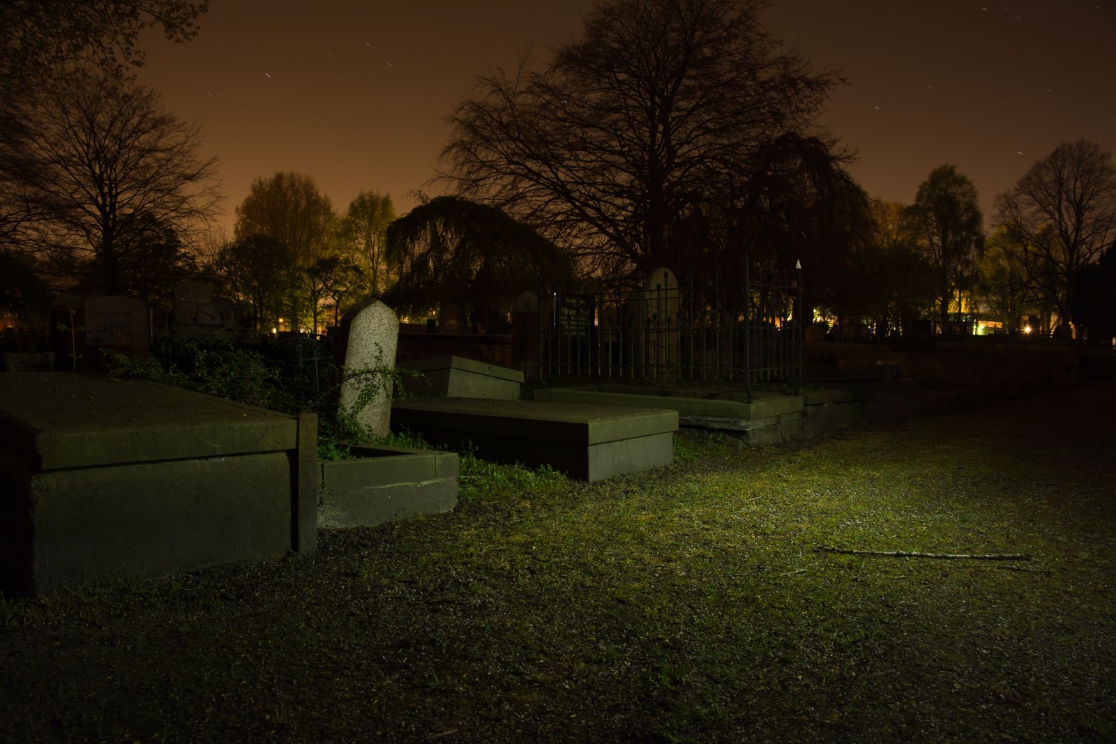 Cemitério no meio da noite