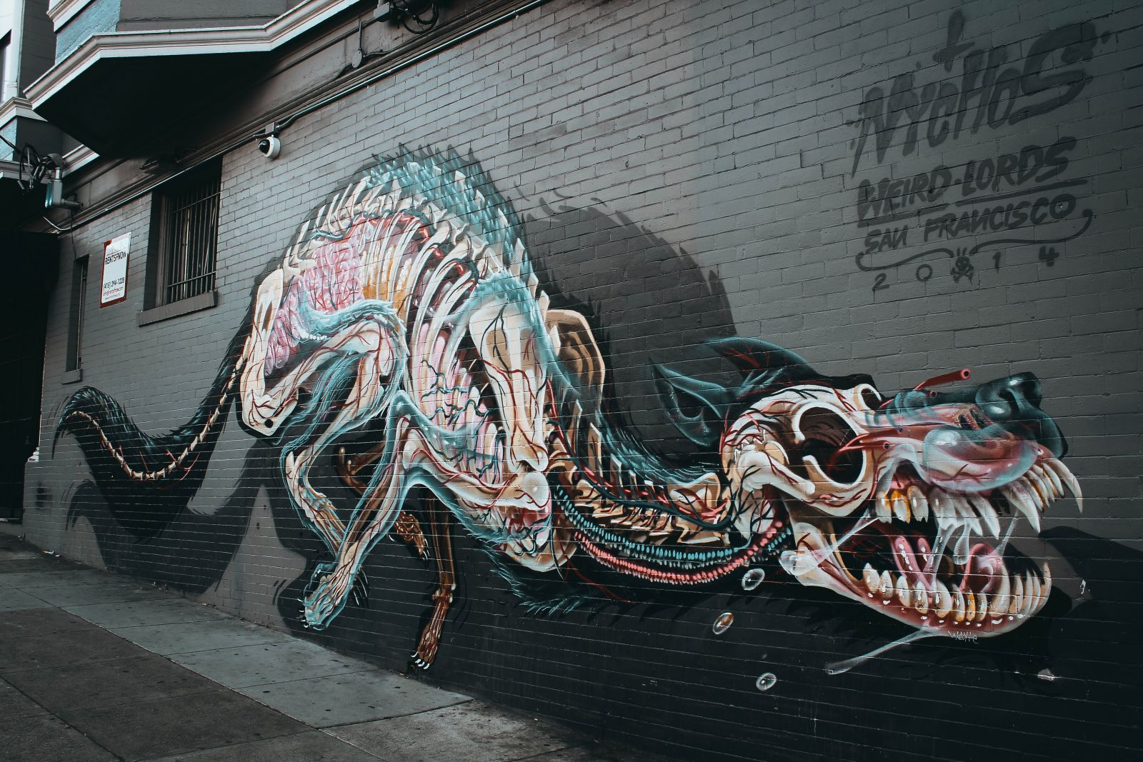 Pintura de dragão em uma parede